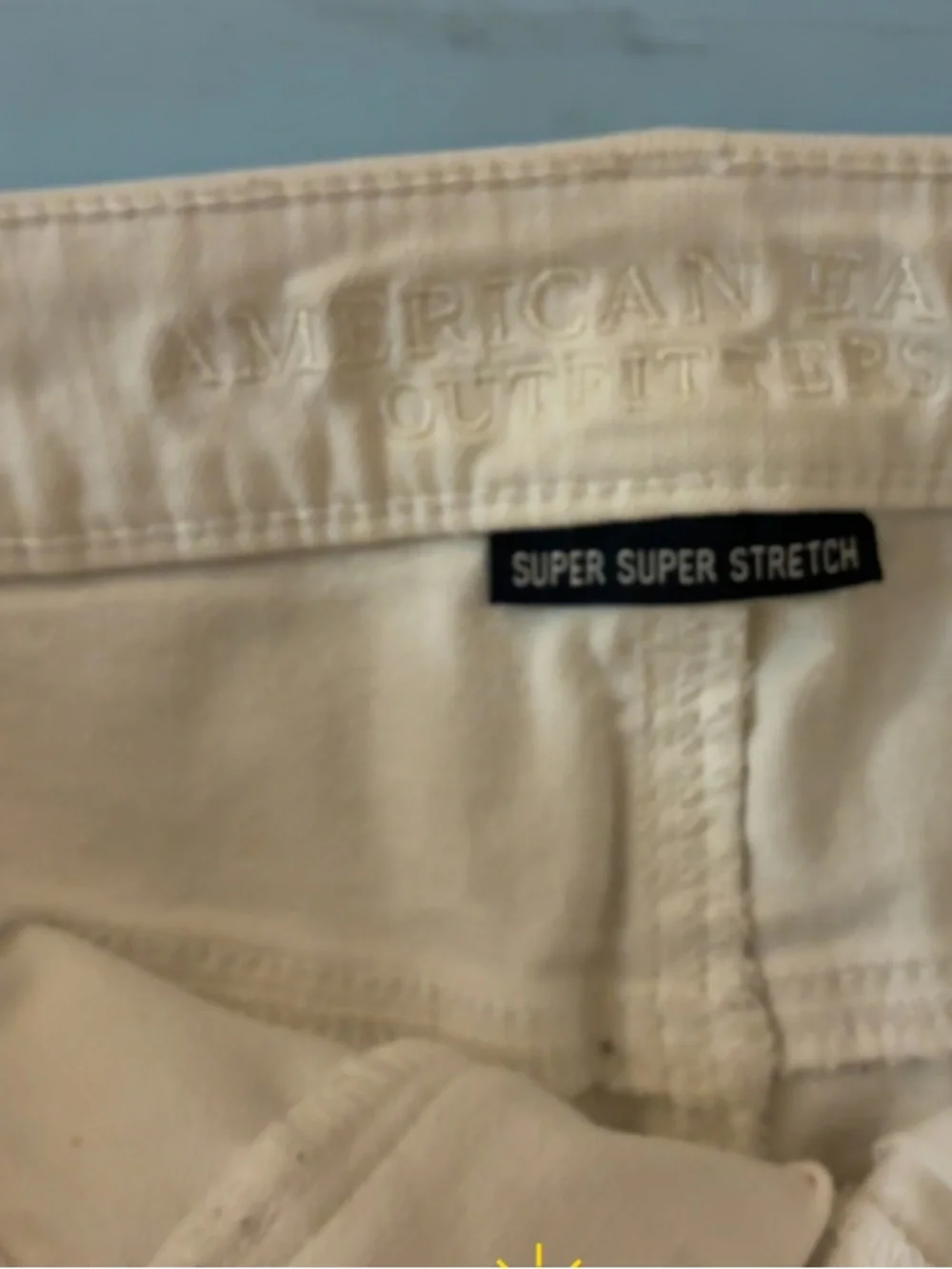 AMERICAN EAGLE High-Rise Distressed Women's White Denim Shorts🌼